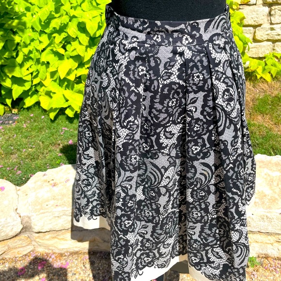 White House Black Market Dresses & Skirts - White House Black Market, lined, Black & White, Skirt, Size 00